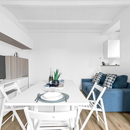 Lo3 • Navigli Chic Apartment • Милан Экстерьер фото